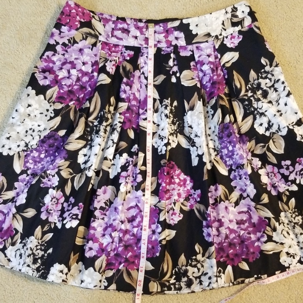 ☆ WHBM ☆ Pleated Floral Skirt - Picture 8 of 8